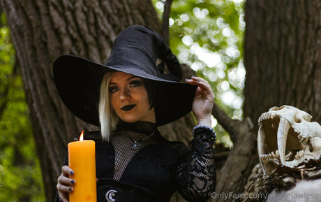 cyanelawless star du porno exclusive photos