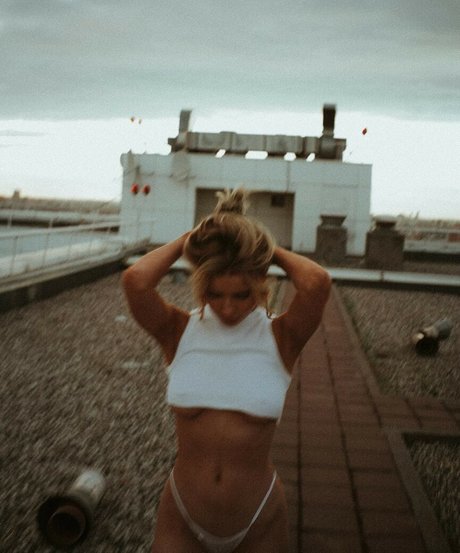 Katerina Pluchevskaya jolie étoile image