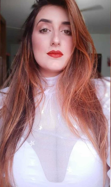 Michelly Rebechi haut modèle image