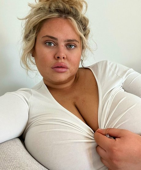 Susannah Elizabeth modèle chaud photo