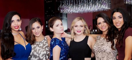 Tara Yazdi modèle de sexe galerie