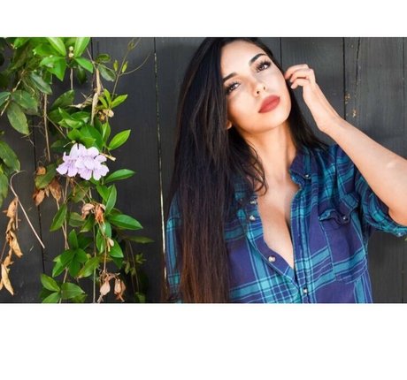 chatte chauve onlyfans parfait et sexy img