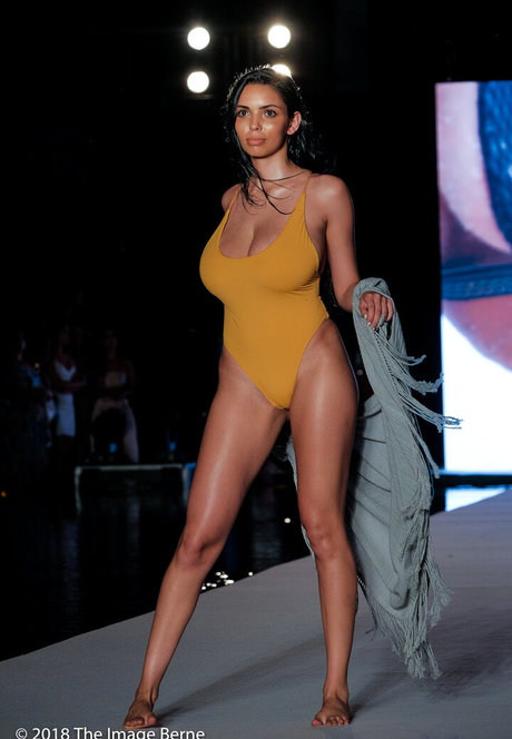 milf athlétique onlyfans belle érotique photo