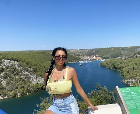 Tara Yazdi star du porno belle archive