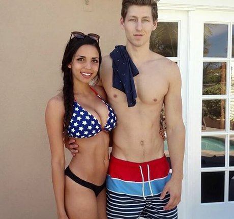 Tara Yazdi sexe star photo