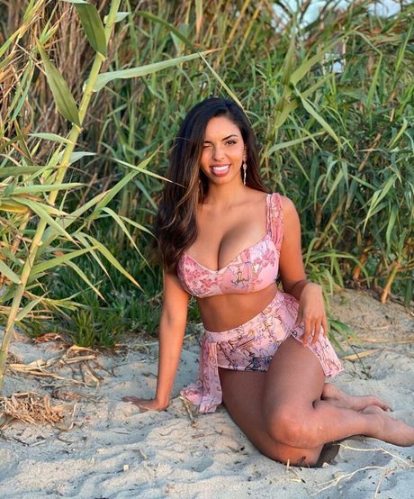 Tara Yazdi star du porno exclusive galeries