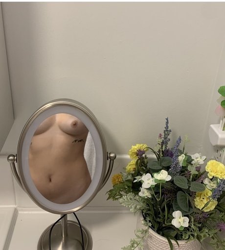 lauuu_ actrice de nus galeries