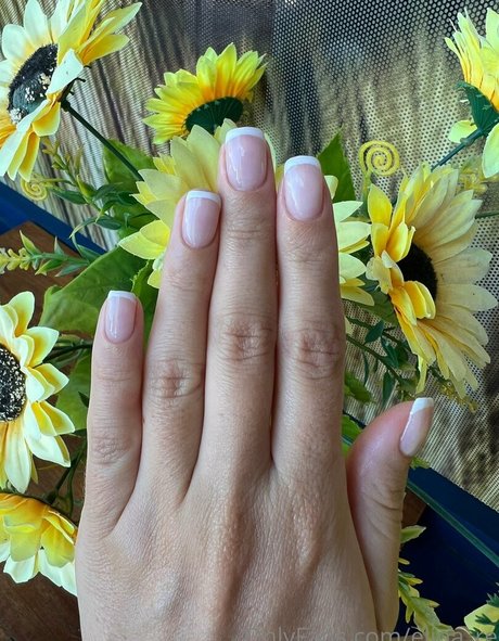 elina re modèle chaud img