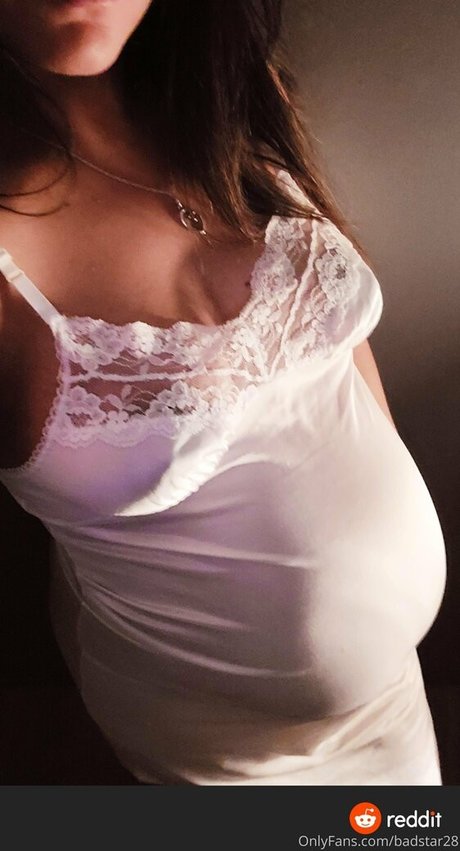 badstar28 étoile nue photos