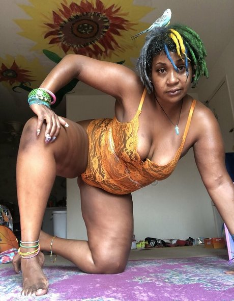 universallovvvve étoile nue img