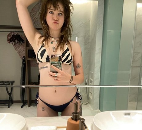 _femalien modèle de sexe image