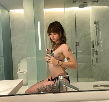 _femalien modèle chaud img