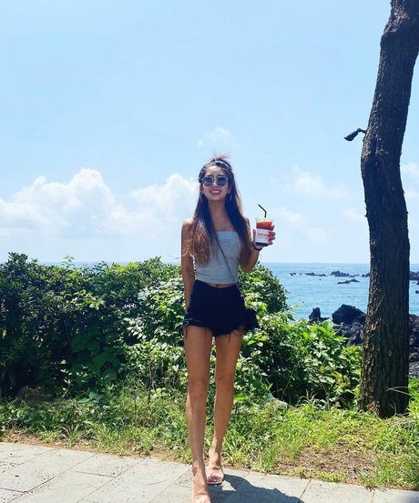 Jinnnyk modèle de sexe photo