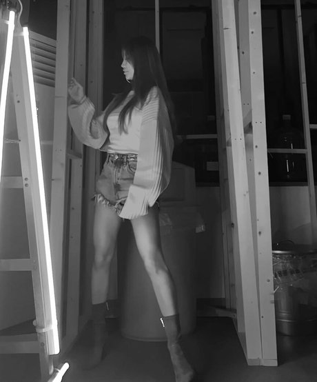 Jinnnyk star du porno en haute qualité image