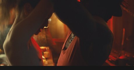 Emily Browning sexe de star du porno galeries