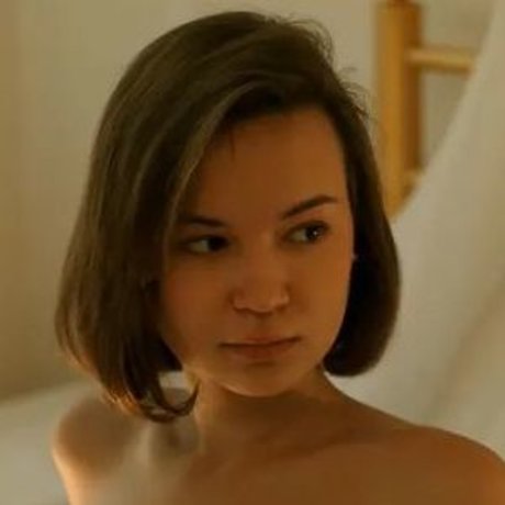 Aagrus modèle érotique image