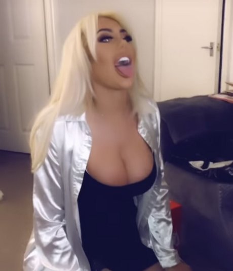 Chloe Ferry actrice hd archive