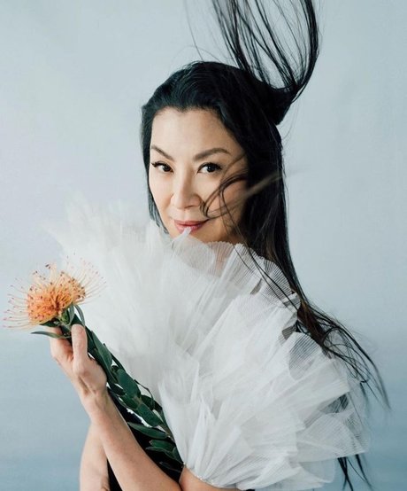 Michelle Yeoh actrice de nus collection