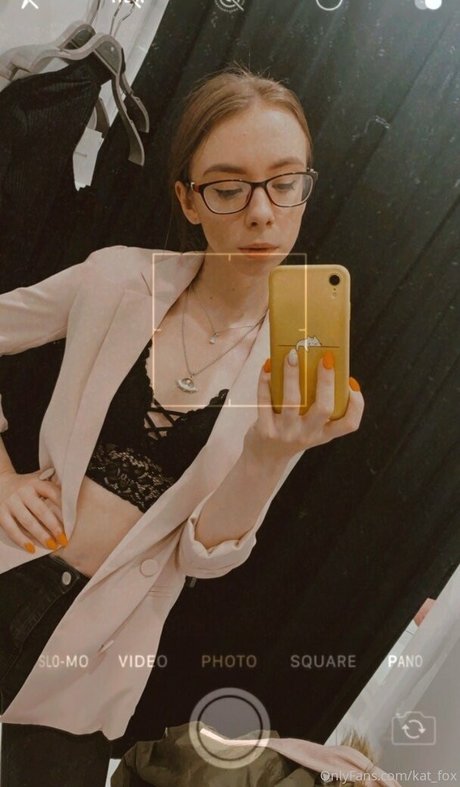 kat fox top star image