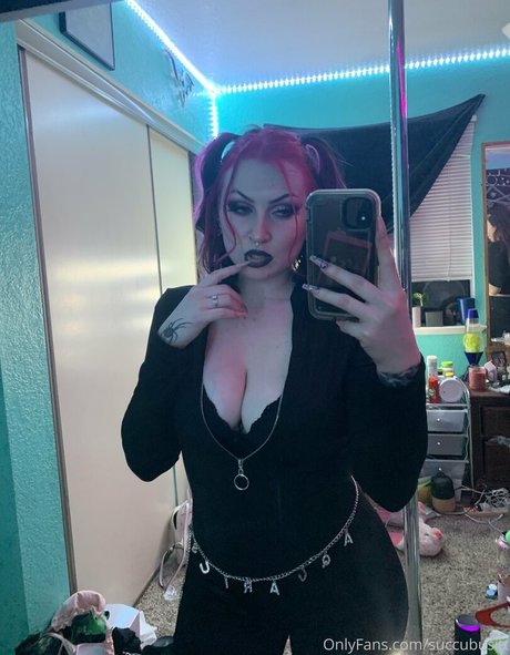 succubusitt modèle exclusif des photos