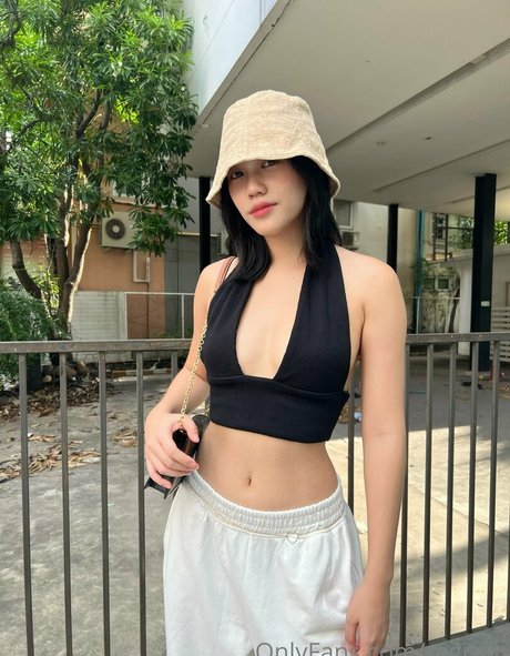 ragisan actrice érotique collection