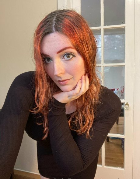 brune petite onlyfans art exclusif img