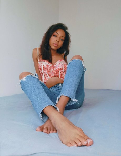 feetofmelanie modèle sympa des photos