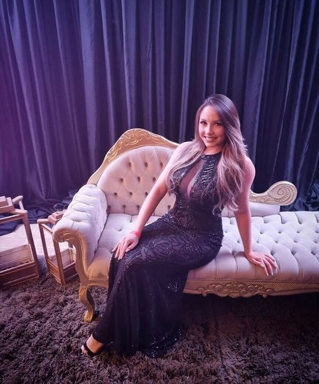 Marcelly Mello modèle parfait des photos