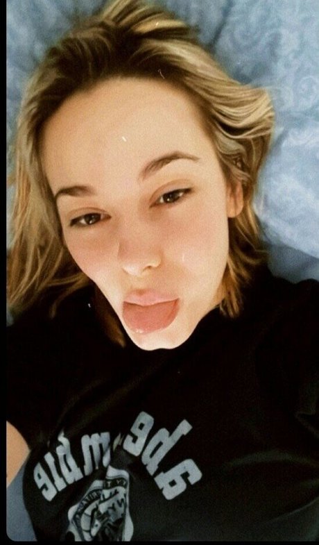 Elena Lagou star du porno gratuit img