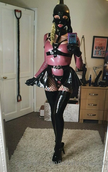 latexloverlaura2 nus étoiles des photos