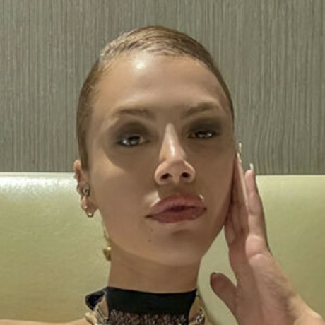 Ecem Guvenciler star pornographique photo