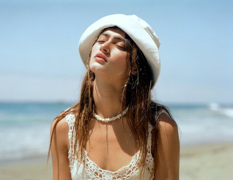 Lexi Bhardwaj haut étoile des photos