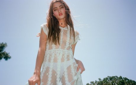 Lexi Bhardwaj modèle nu galeries