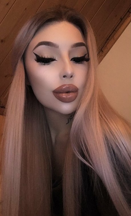 charlotteventura étoile nue img