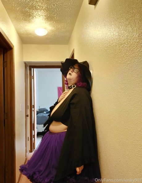 kinky907 modèle sympa img