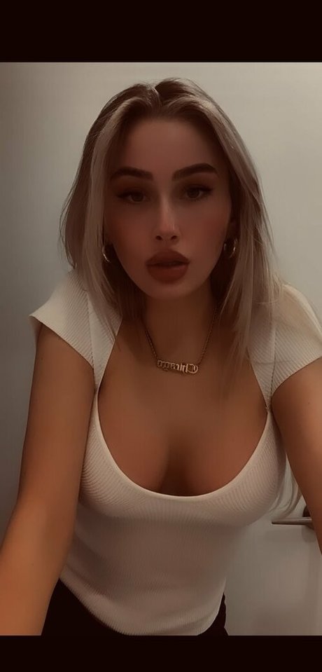 Dressupblondie jolie actrice image