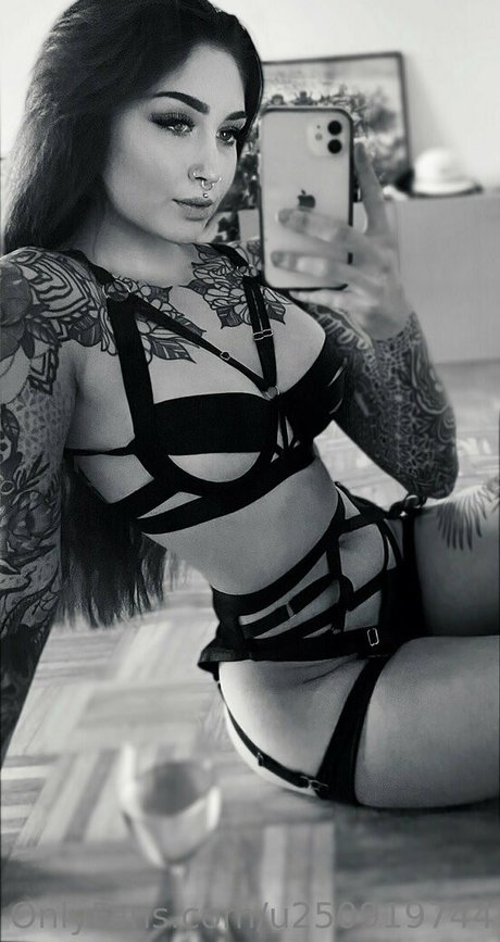 sarahmeeeow modèle magnifique archive