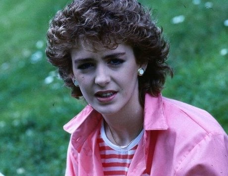 Yvette Fielding modèle porno galerie