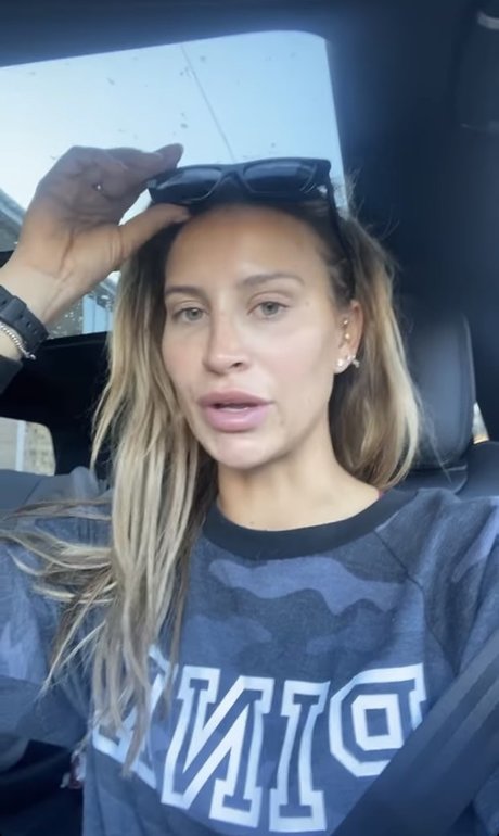 Ferne McCann modèle nu archive