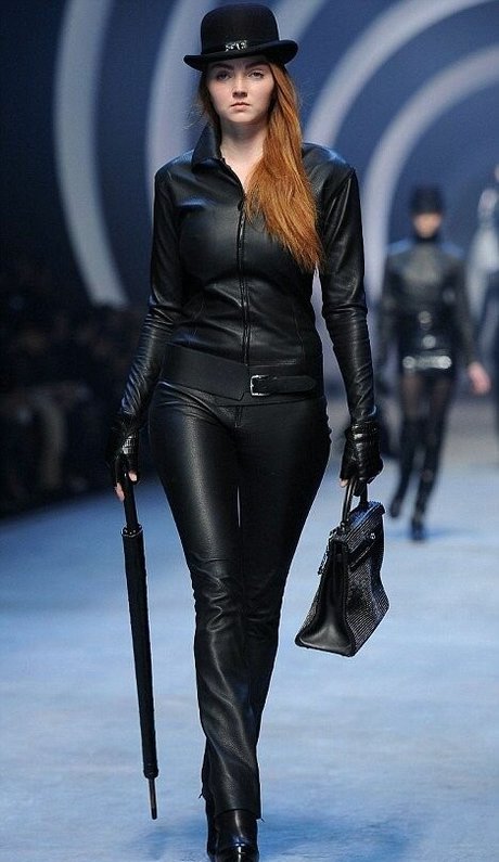 Lily Cole actrice de nus galerie