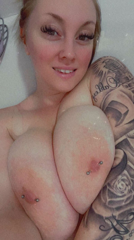 The High Vis Queen nus de stars du porno photo