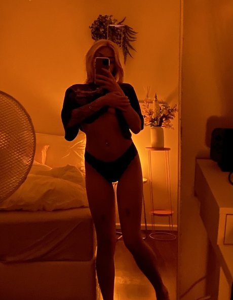 Deathlessley belle star du porno collection