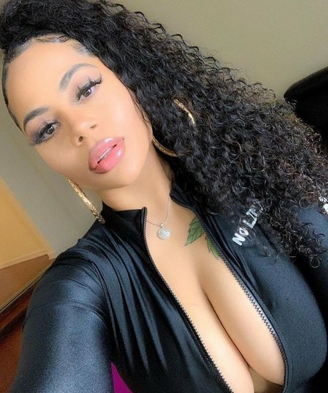 Strella Katt star du sexe image