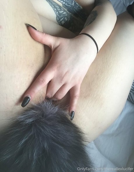 Satanslilslut6969 modèle exclusif photo