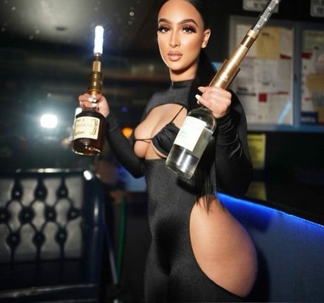 Omaima Benamre nus étoiles collection