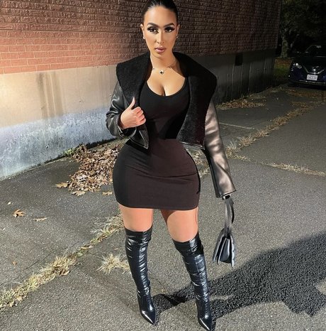 Omaima Benamre joli modèle image