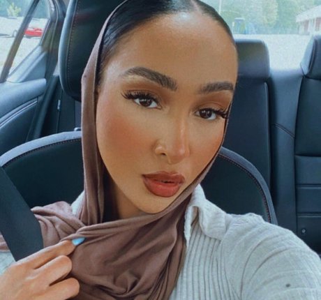 Omaima Benamre joli modèle galeries