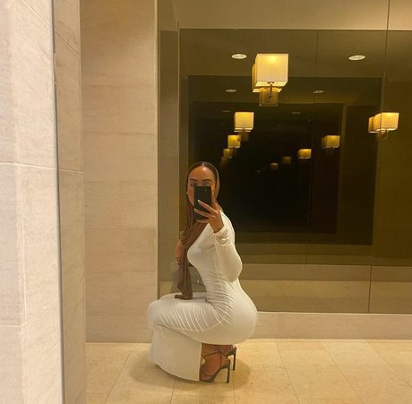 Omaima Benamre étoile exclusive archive