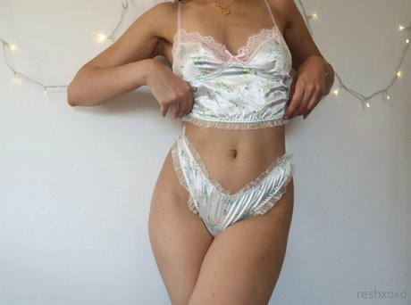 ado asiatique solo onlyfans parfaite haute qualité image