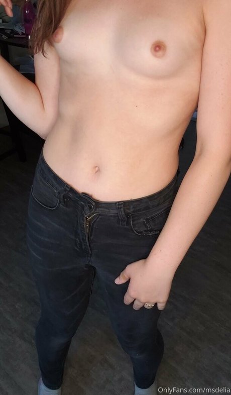 msdeliaxo beau modèle galerie